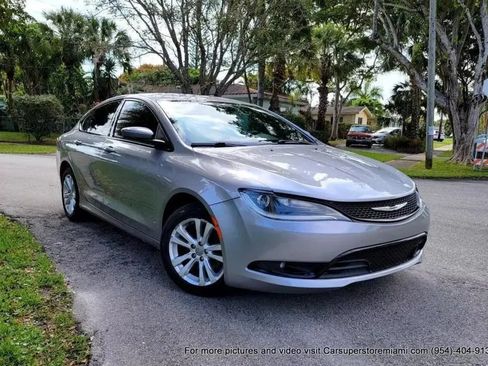 Used 2015 Chrysler 200 S FWD image 9