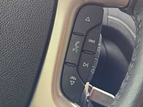 Used 2015 GMC Acadia Denali image 31