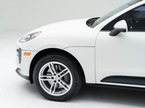 Certified 2021 Porsche Macan S image 11