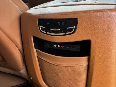 Used 2015 Cadillac Escalade Platinum RWD image 20
