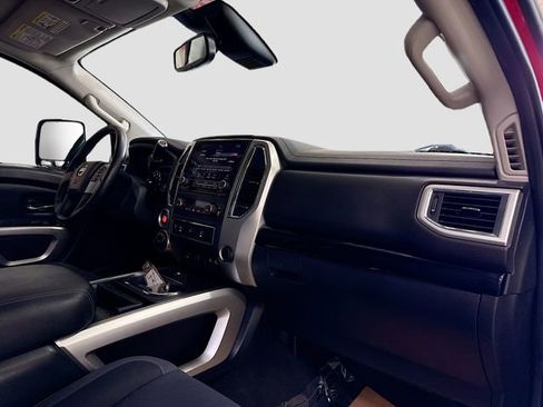 Used 2020 Nissan Titan SV w/ SV Convenience Package image 29