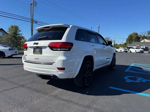 Used 2018 Jeep Grand Cherokee Altitude image 3