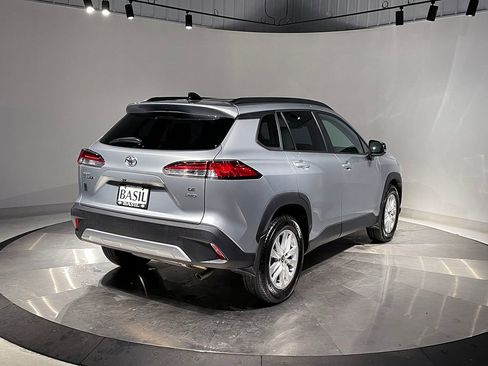 Used 2025 Toyota Corolla Cross LE image 12