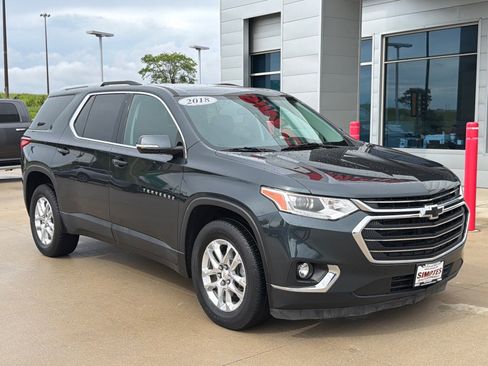 Used 2018 Chevrolet Traverse LT AWD/4WD image 2