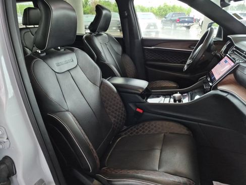Used 2023 Jeep Grand Cherokee L Summit w/ High Altitude Package AWD/4WD image 7