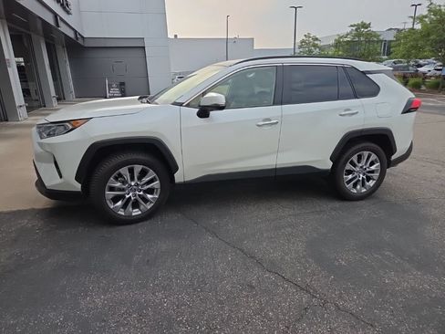 Used 2019 Toyota RAV4 Limited w/ Advanced Technology Package AWD/4WD image 3