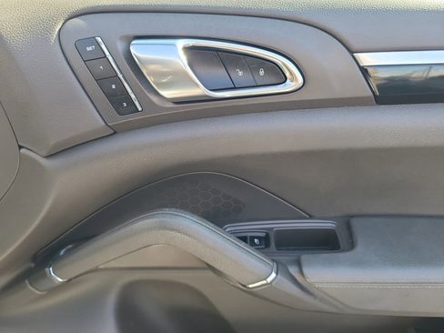 Used 2016 Porsche Cayenne image 23