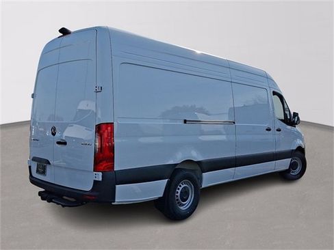 Used 2025 Mercedes-Benz Sprinter 2500 image 5