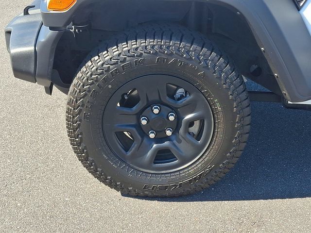 Used 2025 Jeep Wrangler Sport AWD/4WD image 8