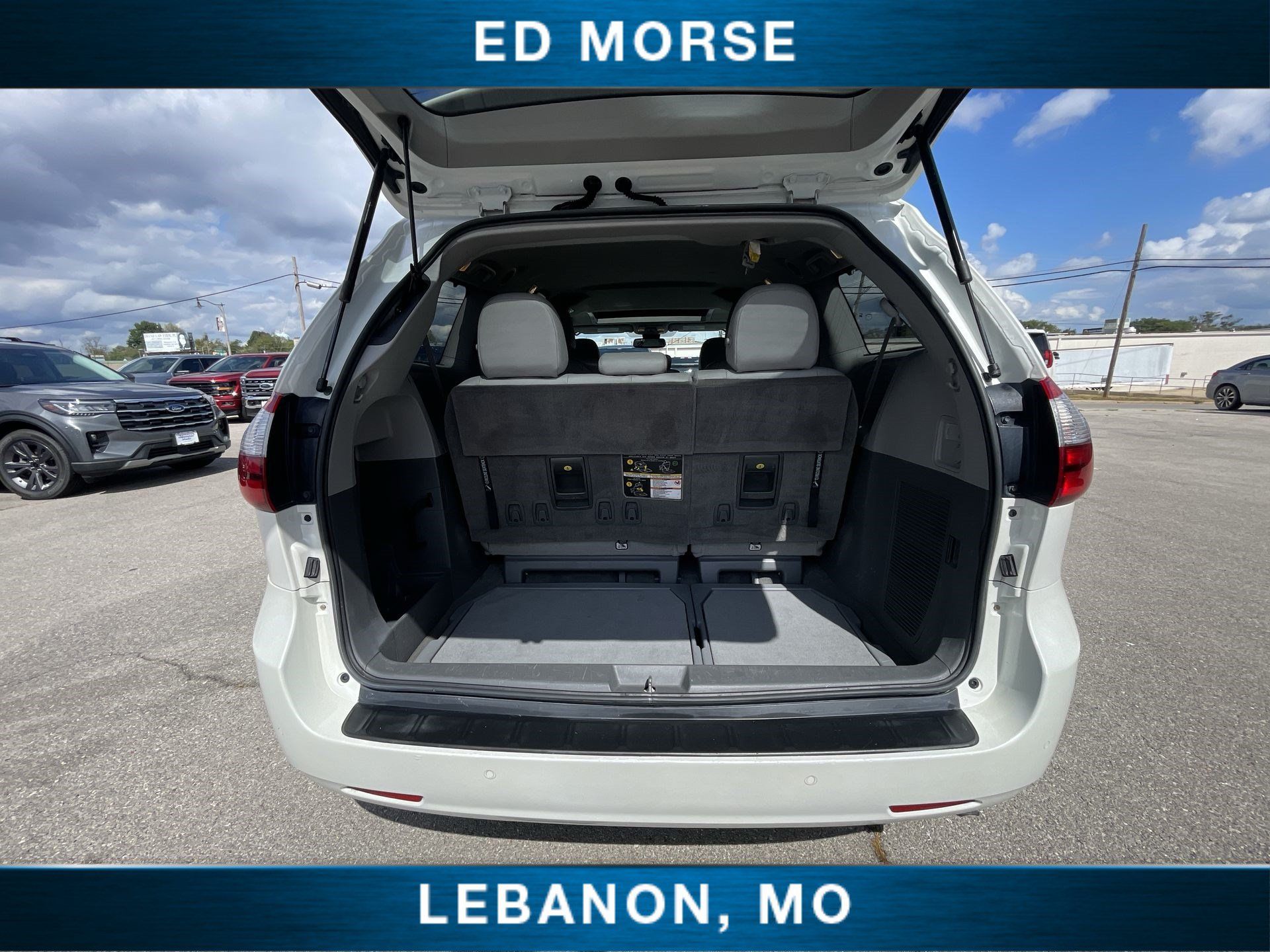 Used 2018 Toyota Sienna XLE w/ XLE Navigation Package FWD image 23