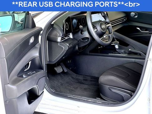Used 2024 Hyundai Elantra SEL image 11