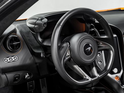 Used 2026 McLaren 750S RWD image 12