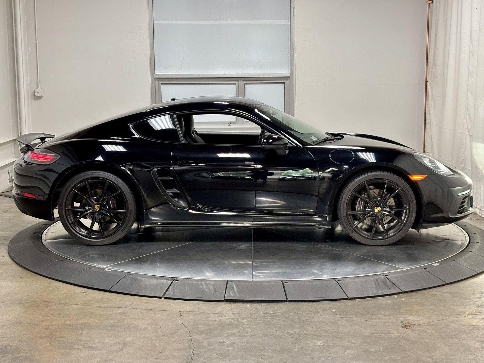 Used 2017 Porsche 718 Cayman RWD image 11
