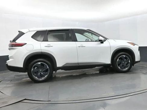 Used 2025 Nissan Rogue SV image 4