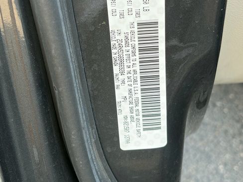 Used 2011 Dodge Grand Caravan Crew FWD image 8