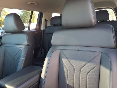 Used 2025 Hyundai Santa Fe SEL FWD image 12