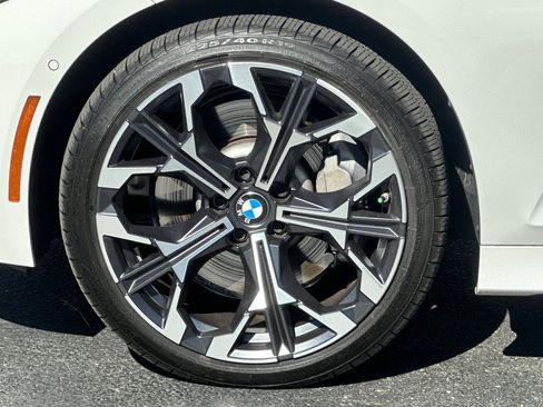 Used 2025 BMW 330i Sedan w/ Premium Package RWD image 37