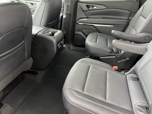 Used 2025 Chevrolet Traverse LT AWD/4WD image 16