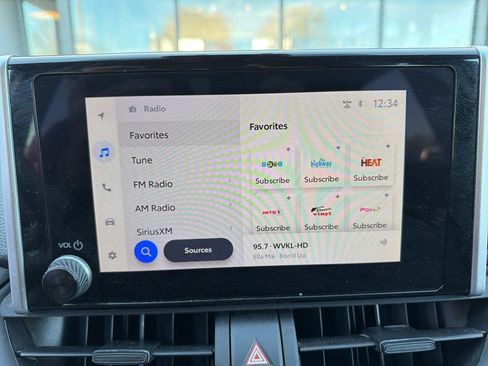 Used 2025 Toyota RAV4 XLE image 19