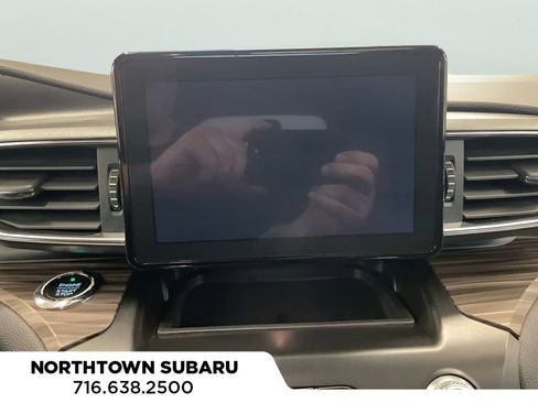 Used 2020 Ford Explorer Limited w/ Equipment Group 310A AWD/4WD image 10
