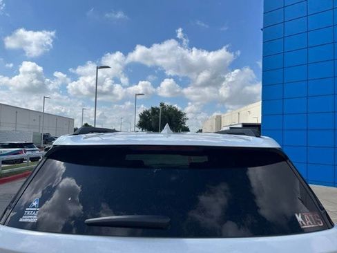 Used 2020 Chevrolet Traverse LT w/ LPO, Floor Liner Package FWD image 8