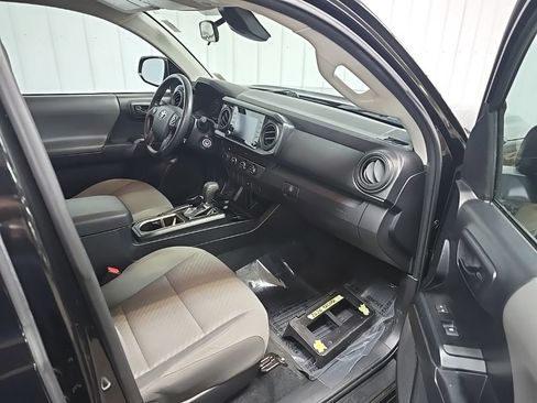 Used 2020 Toyota Tacoma SR image 15
