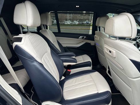 Used 2022 BMW X7 xDrive40i w/ M Sport Package AWD/4WD image 26