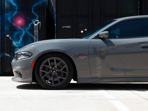 Used 2018 Dodge Charger R/T Scat Pack RWD image 25
