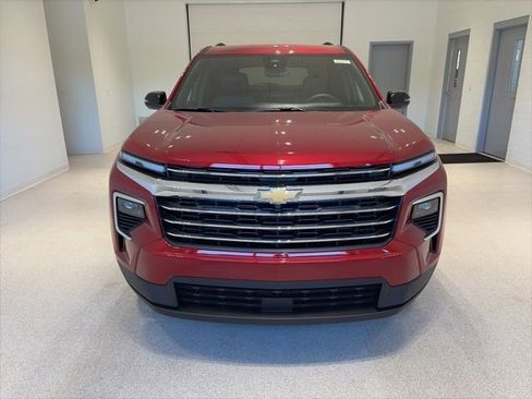 New 2026 Chevrolet Traverse LT w/ Driver Confidence Package AWD/4WD image 2