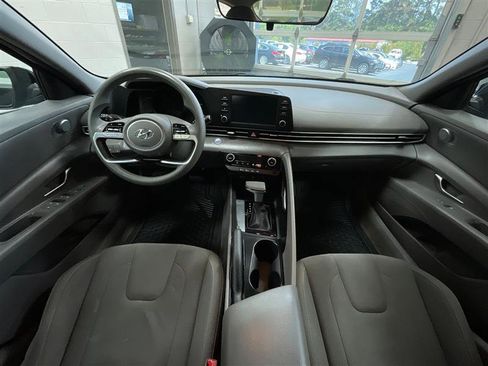Used 2022 Hyundai Elantra SEL image 18