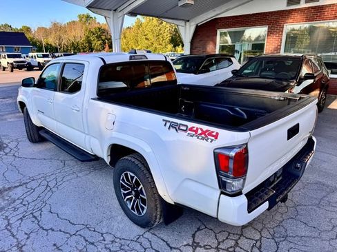 Used 2021 Toyota Tacoma TRD Sport AWD/4WD image 3