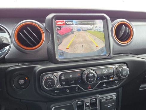 Used 2022 Jeep Gladiator Mojave w/ Cold Weather Group image 29