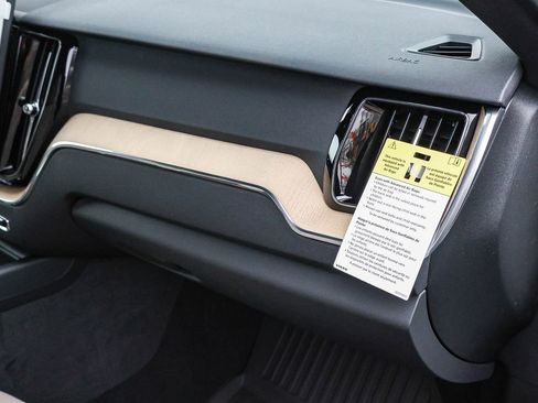 New 2026 Volvo XC60 B5 Core w/ Climate Package image 18