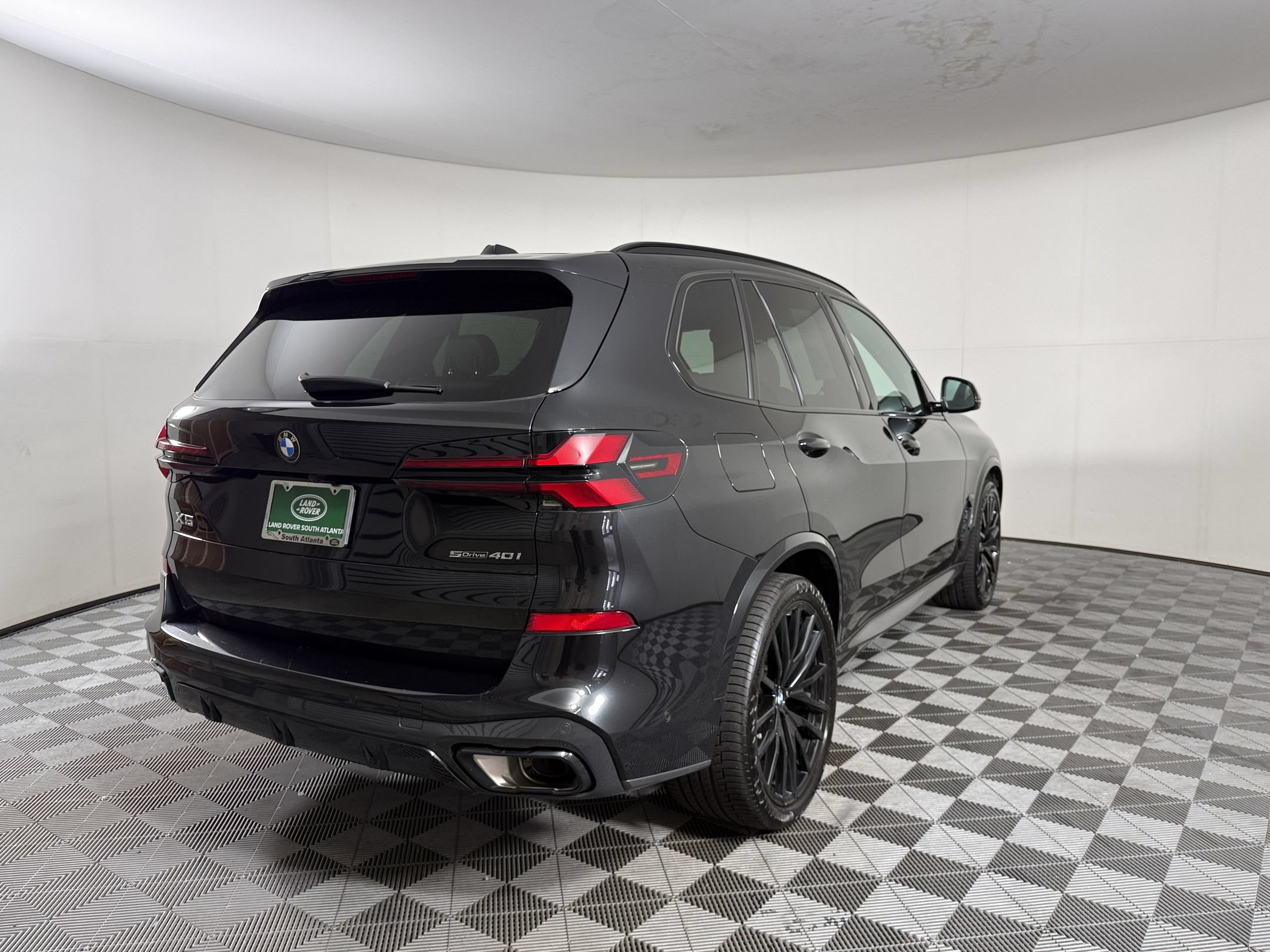 Used 2024 BMW X5 sDrive40i w/ M Sport Package RWD image 9