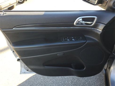 Used 2020 Jeep Grand Cherokee Limited w/ Luxury Group II image 14