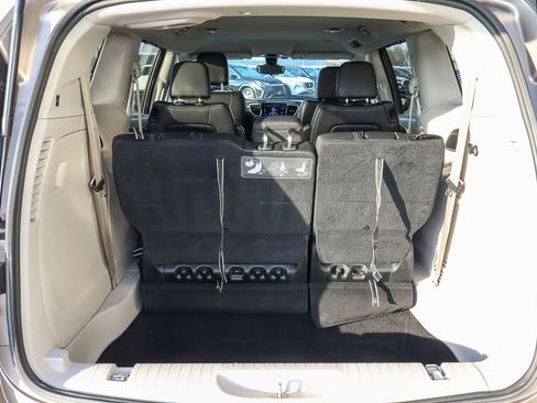 Used 2017 Chrysler Pacifica Touring-L image 10