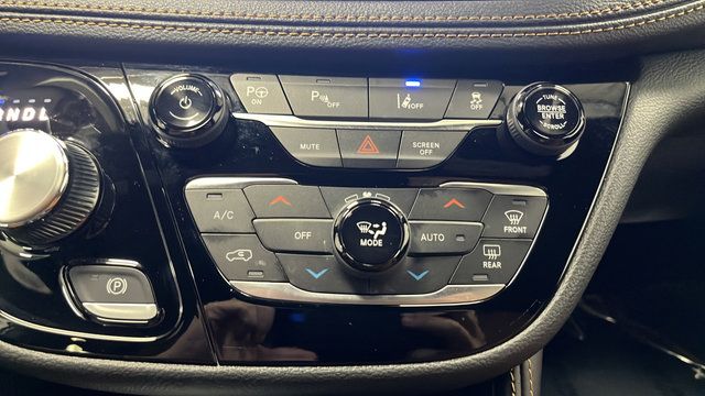 Used 2023 Chrysler Pacifica Pinnacle FWD image 18