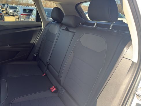 New 2026 Volkswagen Taos SE FWD image 9