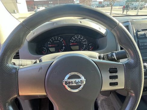 Used 2011 Nissan Frontier SV image 15