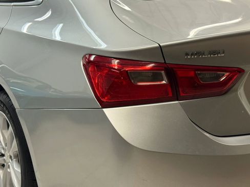 Used 2018 Chevrolet Malibu LT image 12