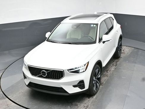 Used 2023 Volvo XC40 B4 Plus w/ Driver Assist Package image 37