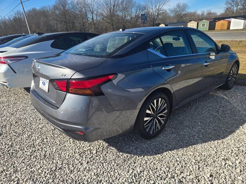 Used 2024 Nissan Altima 2.5 SV image 4
