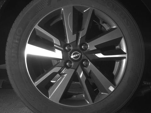 Used 2025 Nissan Versa SV FWD image 15