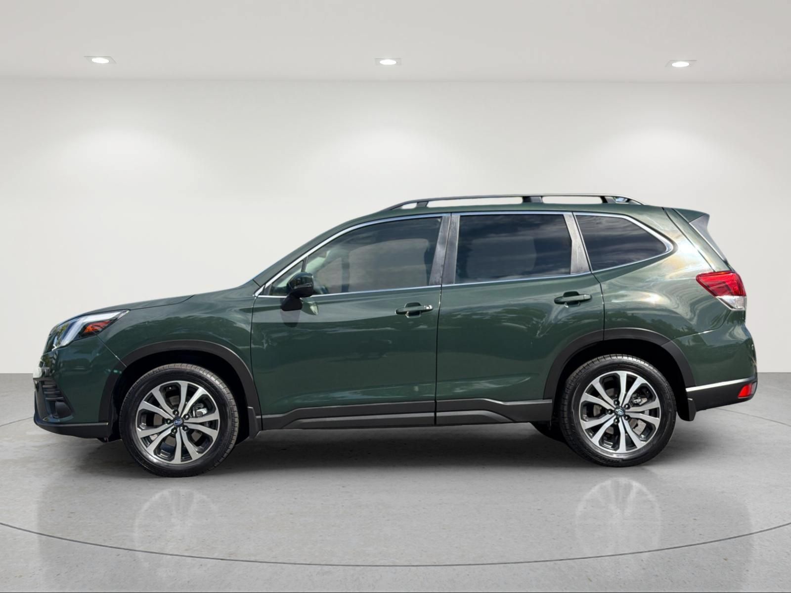 Used 2022 Subaru Forester Limited AWD/4WD image 2