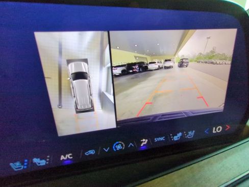 Used 2025 Chevrolet Tahoe High Country image 8