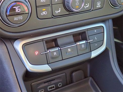 Used 2024 GMC Terrain SLT image 20