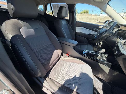 Used 2025 Chevrolet Trax LT image 35