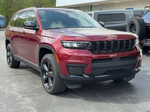 Used 2023 Jeep Grand Cherokee L Laredo AWD/4WD image 2
