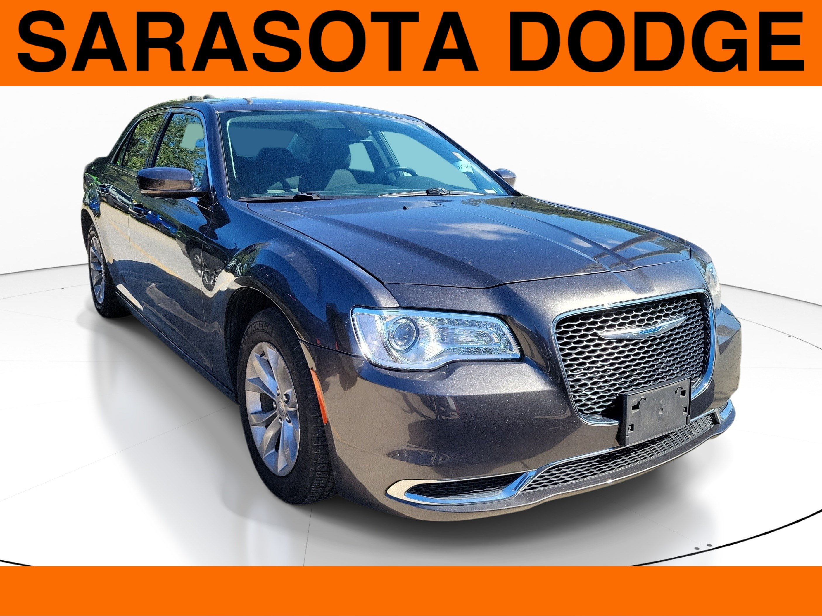 Used 2019 Chrysler 300 Touring RWD image 1