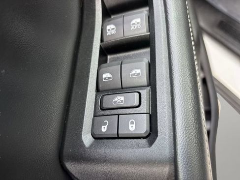 Used 2025 Jeep Grand Cherokee Altitude AWD/4WD image 16